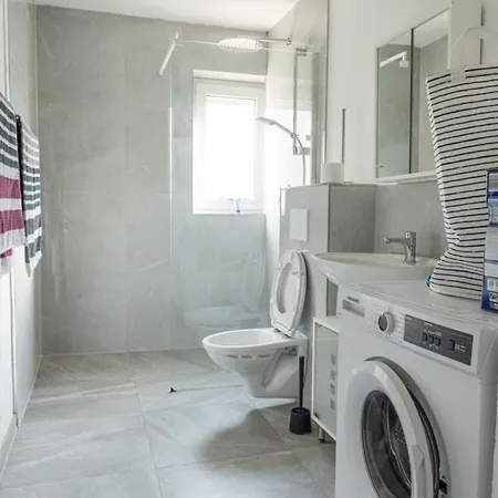 Modernes 3 Zimmerwohnung Nahe Messe & Flughafen شقة لينفلدن اشتردين